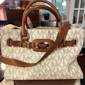 MICHARL KORS HAMTON LARGE SIGNATURE TOTE